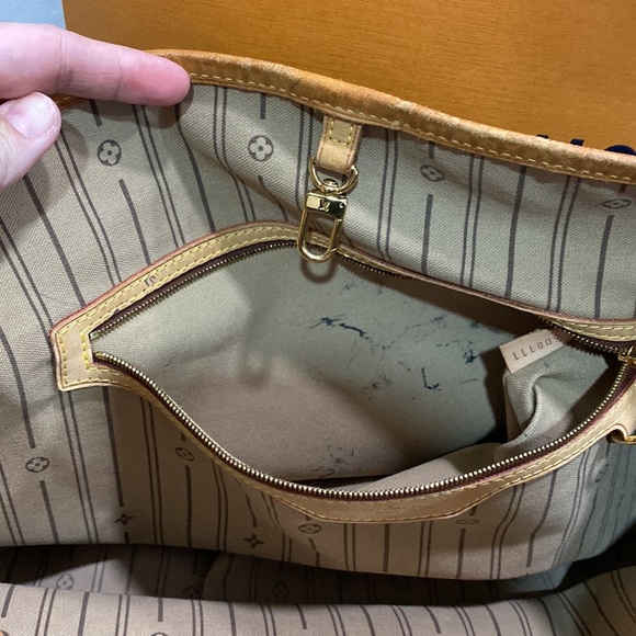 LOUIS VUITTON
Monogram Delightful PM - Picture 2 of 6